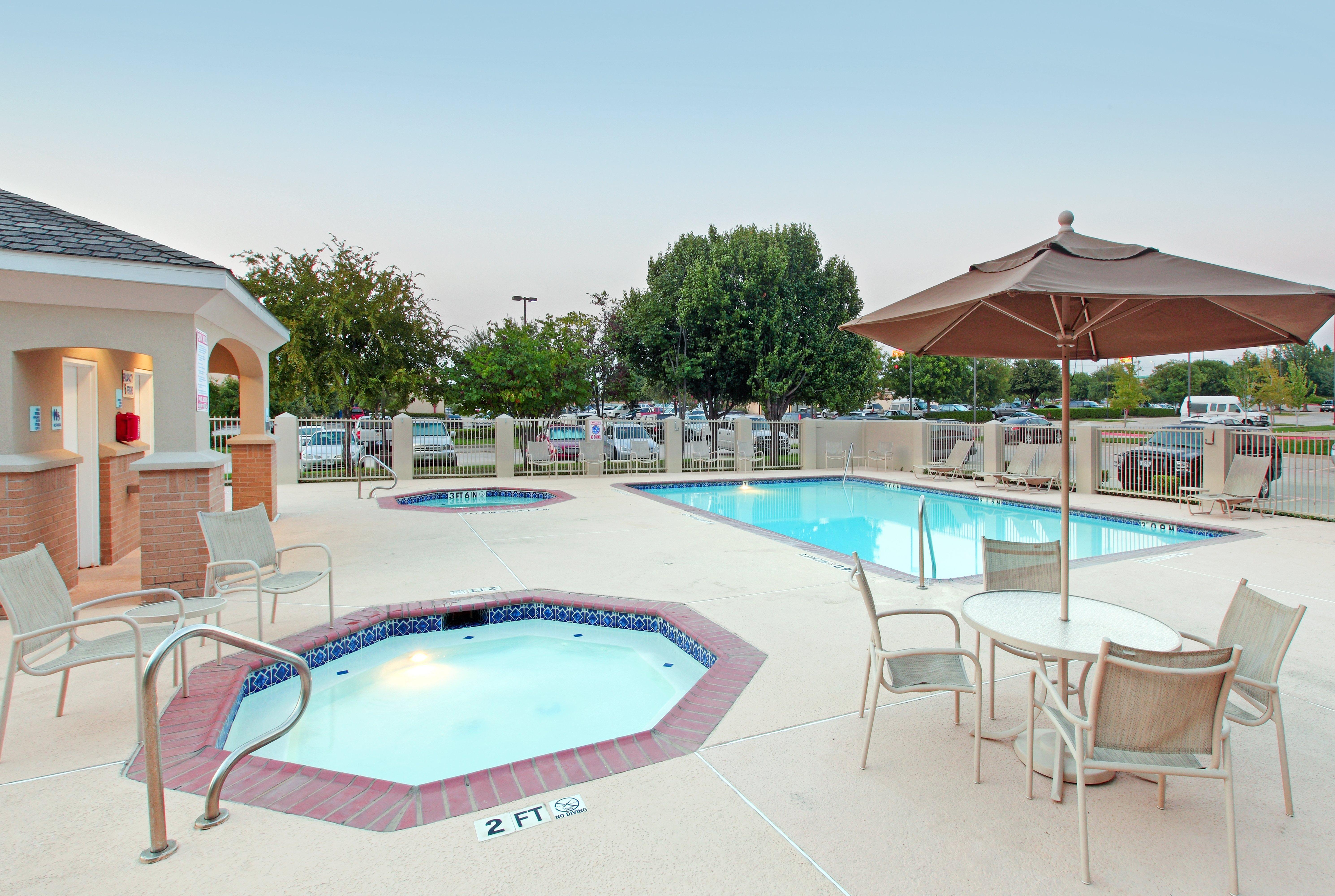 Holiday Inn Express Hotel And Suites Dfw-Grapevine By Ihg Extérieur photo